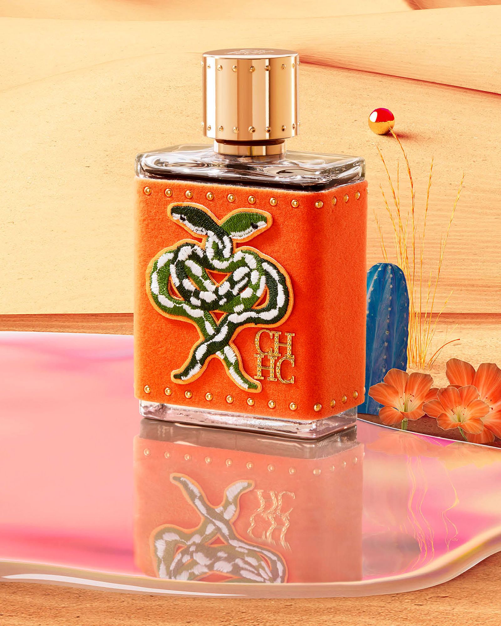 STUDIO-BAKUZA_Carolina-Herrera-HOT-HOT-HOT-Perfum-bottle