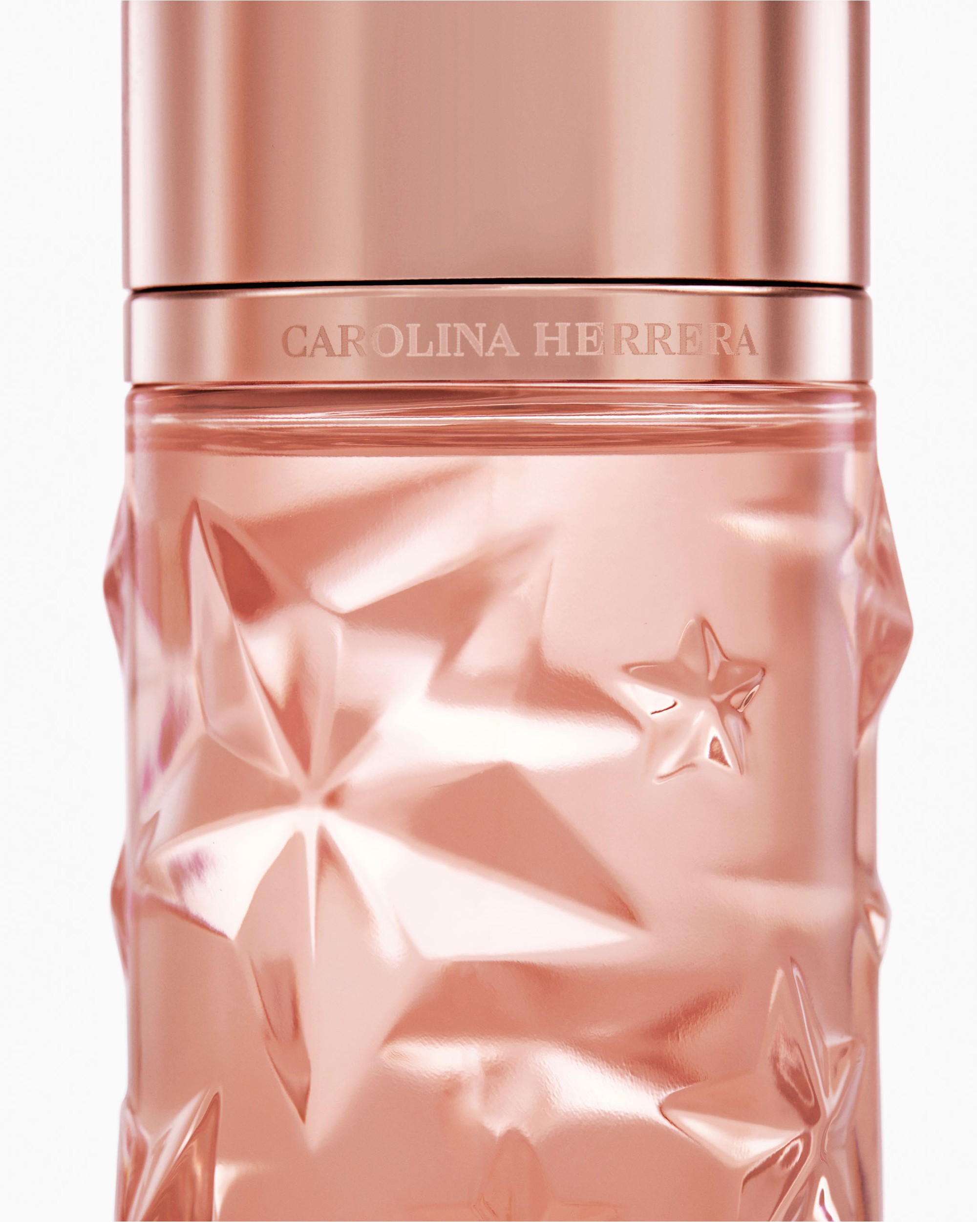 Studio-Bakuza_Carolina-herrera-212-vip-rose-rodeo-bottle-close-up-on-stars